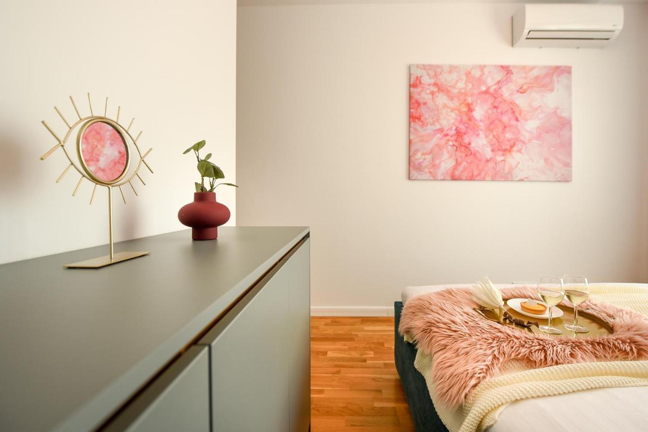 Eye Candy Romexpo 2-Bedroom With Free Parking Bucharest Luaran gambar