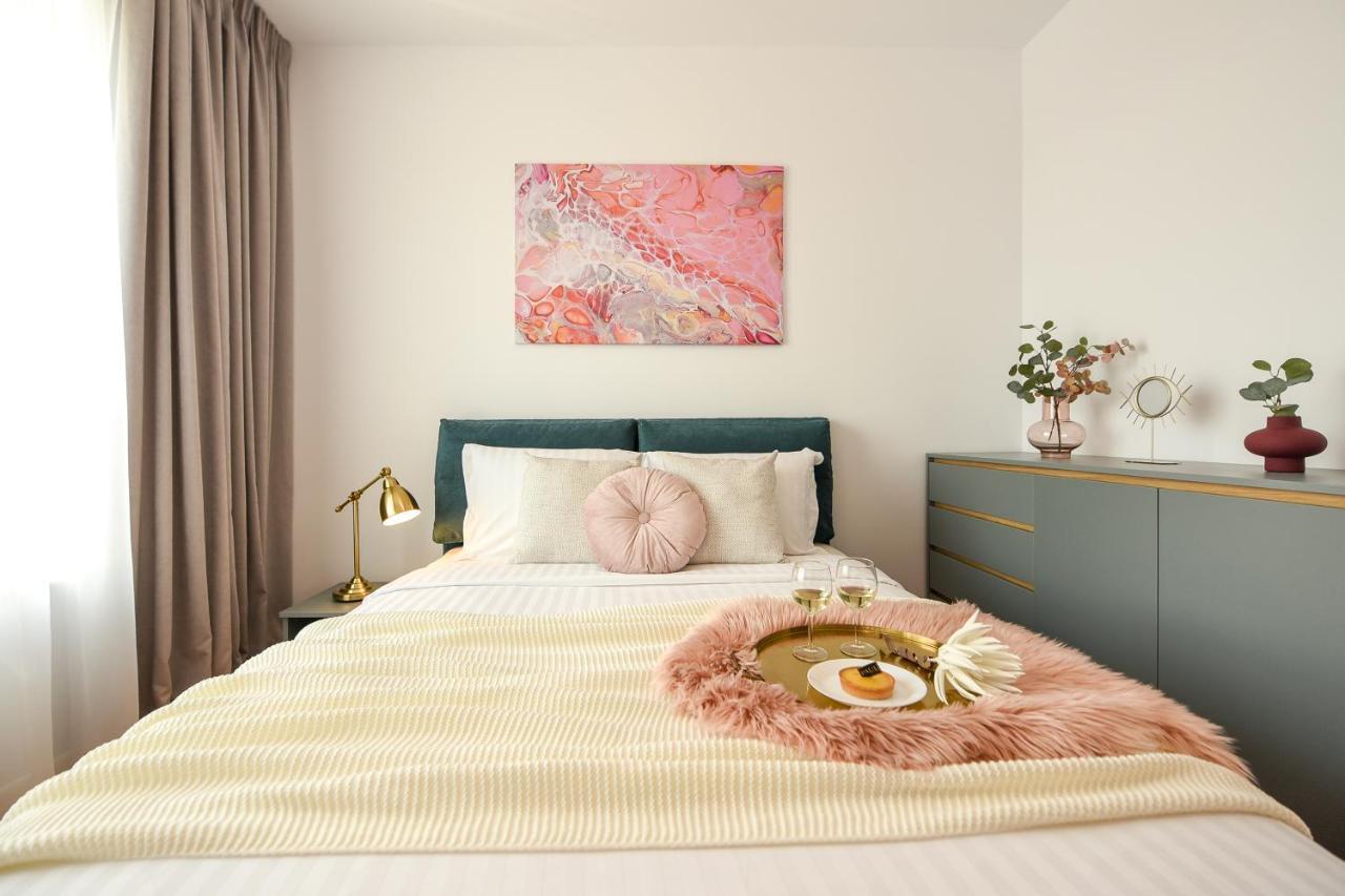 Eye Candy Romexpo 2-Bedroom With Free Parking Bucharest Luaran gambar