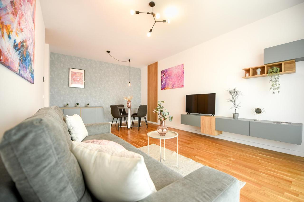 Eye Candy Romexpo 2-Bedroom With Free Parking Bucharest Luaran gambar